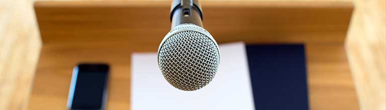 Betam - Corsi Formazione Comunicazione -Microfono e leggio 